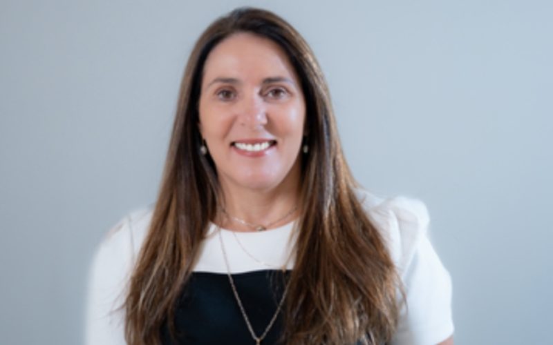 Crescimento do turismo brasileiro nos EUA impulsiona soluções financeiras inovadoras, lideradas por Marina Alves