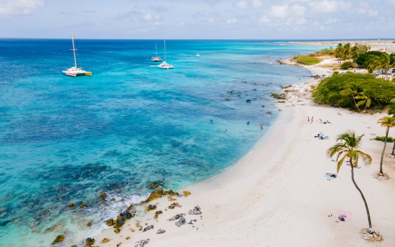 Descubra a incrível praia de Aruba, considerada o paraíso do Caribe