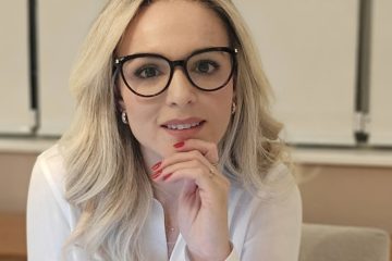 Juliane Urbano ressalta o crescimento da área de TI, impulsionado pelo avanço da inteligência artificial, e o papel estratégico da gestão de projetos no Brasil