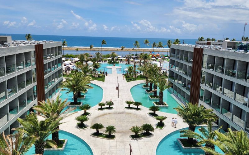 Maior resort à beira mar do Brasil localizado em Muro Alto, na praia