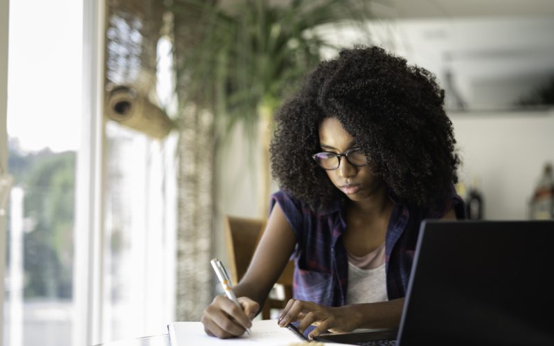 ONG concede oportunidades de estudo no exterior para estudantes negros