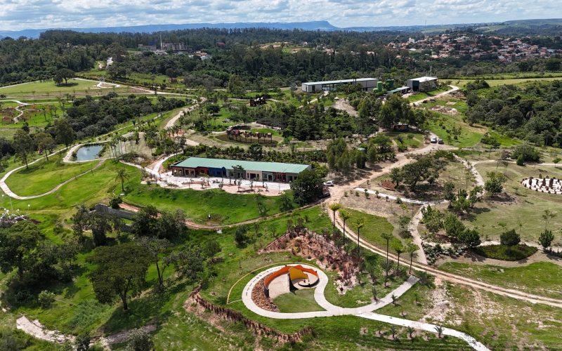 Parque em São Pedro (SP) integra arte, natureza e opções de entretenimento