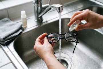 Dicas infalíveis para manter seus óculos sempre limpos e sem manchas.