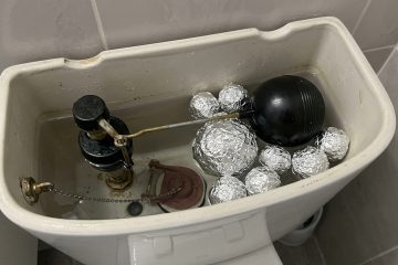 A nova tendência inusitada: papel alumínio no vaso sanitário, entenda o porquê!
