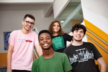 Iniciativa concede bolsas de estudo a estudantes da educação pública