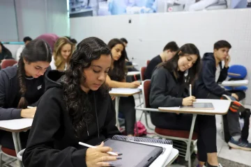 Anglo oferece aulas gratuitas preparatórias para Enem e Fuvest