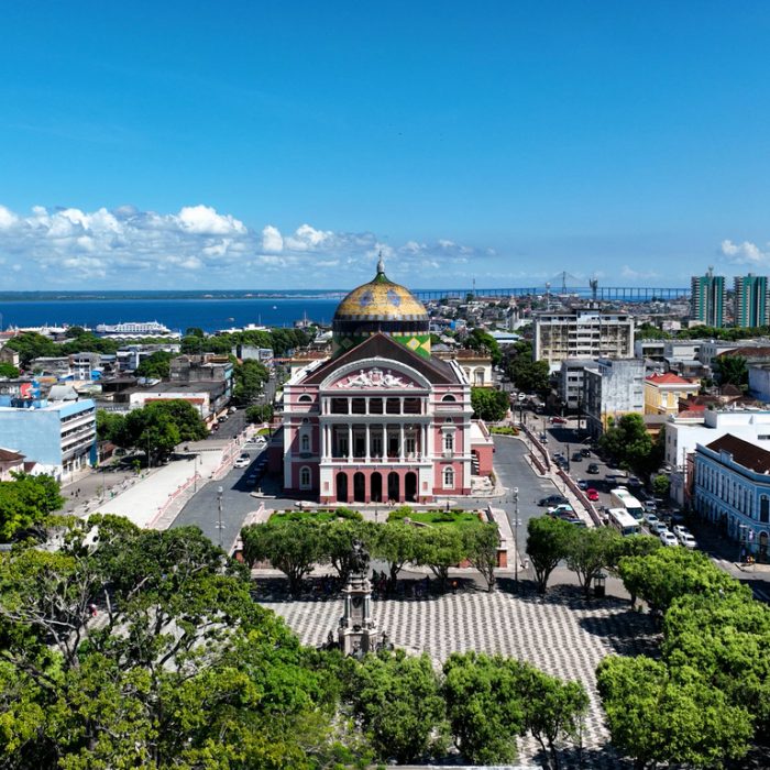 Estabelecimento no coração da cidade histórica serve como base para explorar Manaus