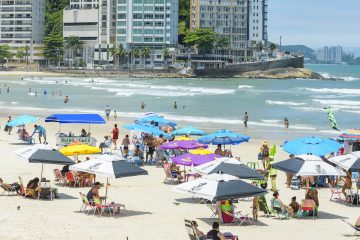 Guarujá implementará cobrança para carros de visitantes em 2027