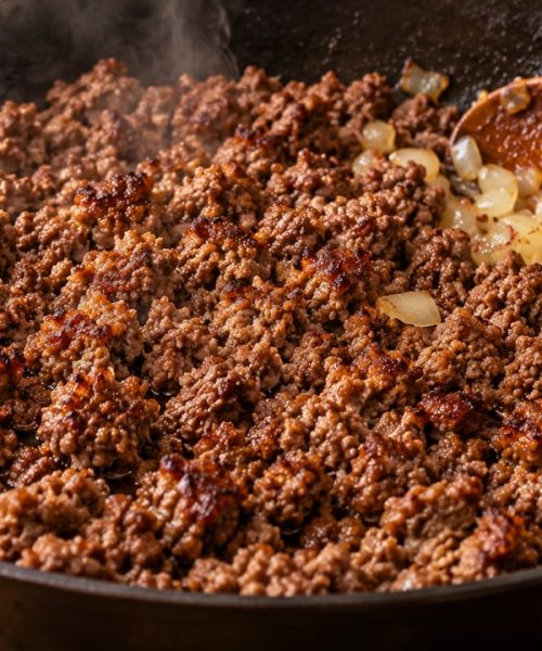 Delicie-se com um estrogonofe saboroso feito com iogurte grego e 500 gramas de carne moída